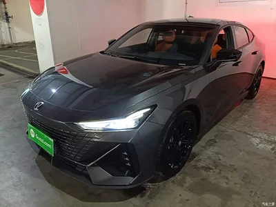 2022 Changan UNI-V 1.5T Premium Model, фото 2, лот 10253616