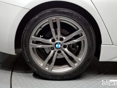 2017 BMW 3-Series 320i M Sport, фото 4, лот 10041882