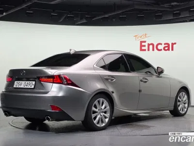 2016 Lexus IS 200t Supreme, фото 2, лот 10520405