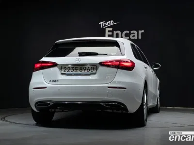 2024 Mercedes-Benz A-Class A220 Hatchback, фото 2, лот 10039321