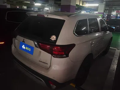 2020 Mitsubishi Outlander 2.4L 4WD Luxury 5-seater, фото 3, лот 10827333