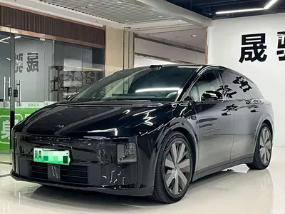 2025 Li Auto i6 4WD Base Model, фото 1, лот 10803906
