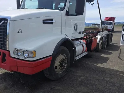 2002 VOLVO VHD, фото 1, лот 11147304