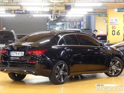 2024 Mercedes-Benz A-Class A220 Sedan, фото 2, лот 10037192