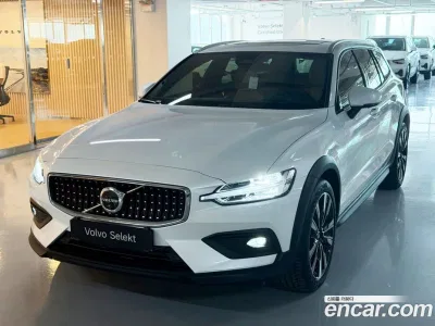 2025 Volvo V60 B5 Ultra AWD, фото 1, лот 10121347