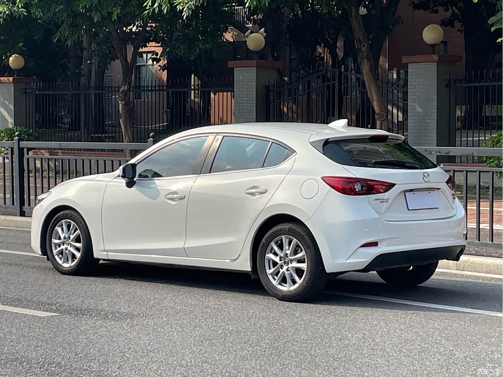 2017 Mazda Mazda3 Axela Hatchback 1.5L Automatic Comfort China V, фото 3, лот 11217325