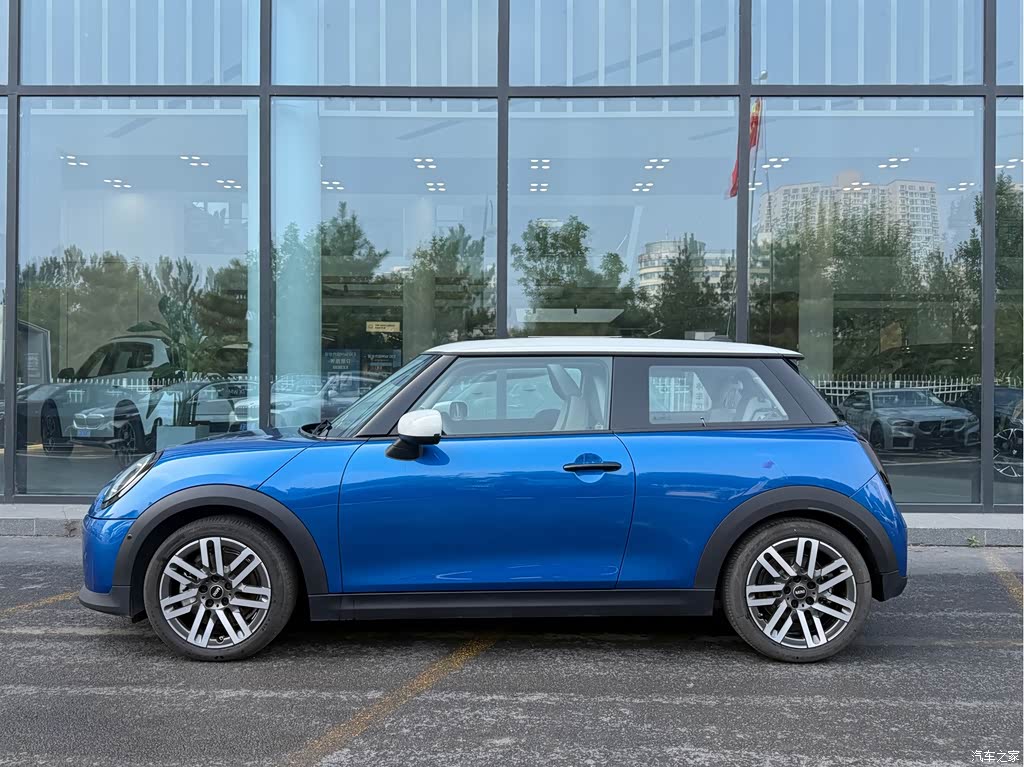 2025 MINI MINI 1.5T COOPER Classic, фото 3, лот 11222830