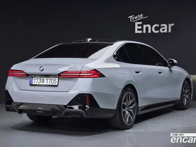 2024 BMW 5-Series 520i M Sport, фото 2, лот 10109576