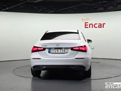 2024 Mercedes-Benz A-Class A220 Sedan, фото 2, лот 10038019