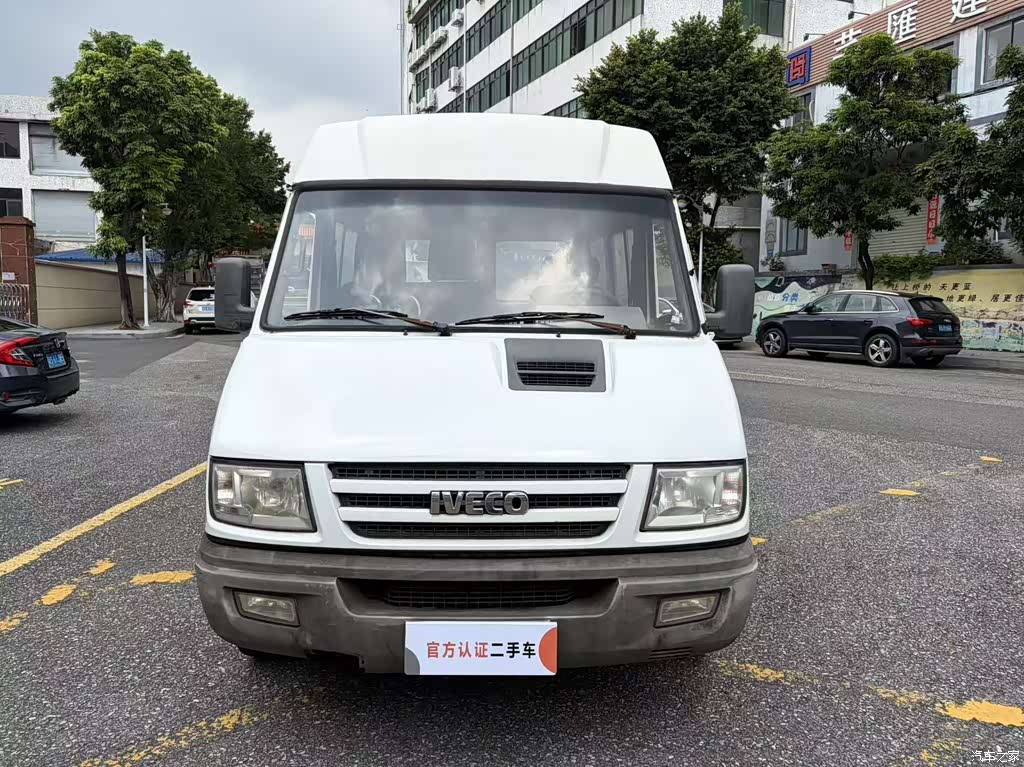 2012 Iveco Daily 2.5T-A35 Logistics Edition 1 Medium Roof, фото 2, лот 11151997
