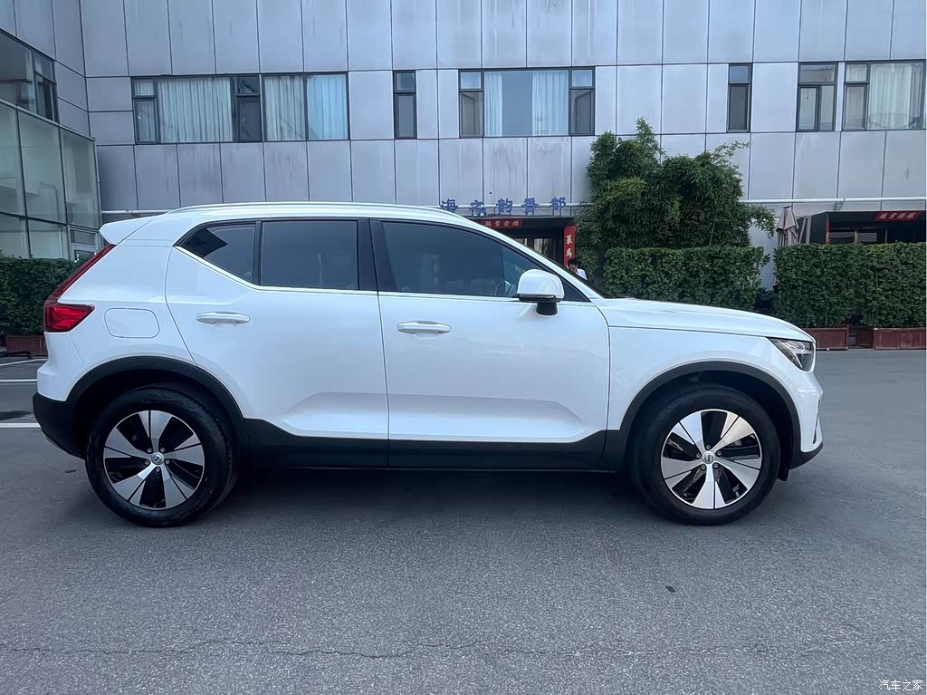 2025 Volvo XC40 B3 Smart Elite Luxury Edition, фото 3, лот 11216096