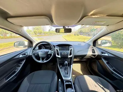 2015 Ford Focus Hatchback 1.6L Automatic Comfort, фото 2, лот 10292649
