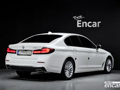 2021 BMW 5-Series 520i Luxury, фото 1, лот 10052830