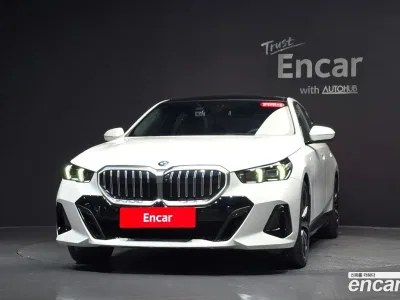 2025 BMW 5-Series 530i xDrive M Sport, фото 1, лот 10050805
