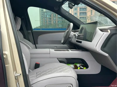2026 Li Auto Li Xiang L9 Base Model, фото 4, лот 11221803