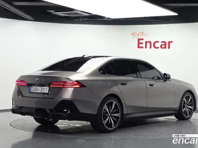 2025 BMW 5-Series 530e M Sport, фото 2, лот 10222243