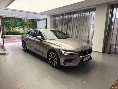 2025 Volvo S60 B4 Smart Elite Luxury Edition, фото 1, лот 10893572