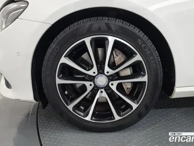 2017 Mercedes-Benz E-Class E300 Avantgarde, фото 4, лот 10073454