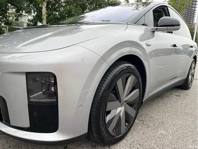 2025 Li Auto Li i8 Standard Edition, фото 4, лот 10830436