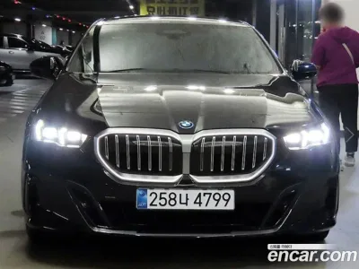 2025 BMW 5-Series 530e M Sport, фото 2, лот 10524019
