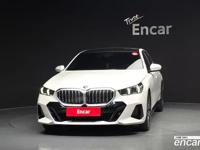 2024 BMW 5-Series 520i M Sport, фото 2, лот 10049415