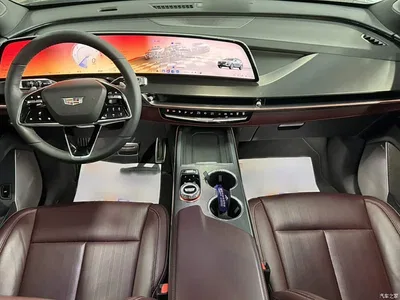 2025 Cadillac XT5 Model 2.0T Platinum, фото 4, лот 10309265