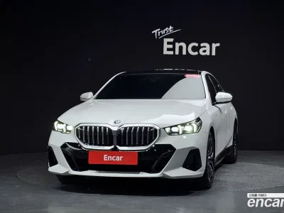 2025 BMW 5-Series 520i M Sport, фото 1, лот 10051520