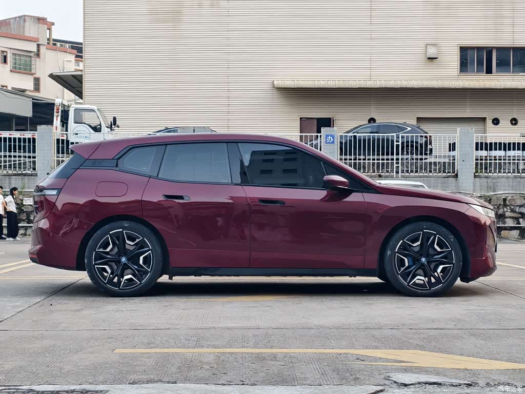 2022 BMW iX xDrive40, фото 4, лот 11193775