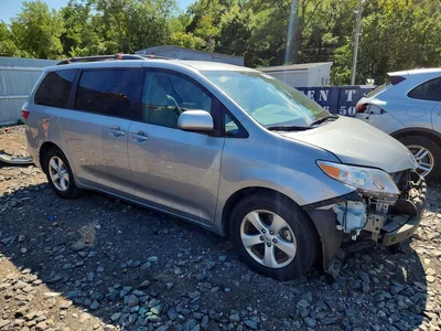 2015 TOYOTA SIENNA LE, фото 4, лот 10521232