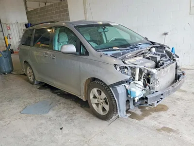 2013 TOYOTA SIENNA LE, фото 4, лот 10541866
