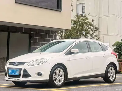 2012 Ford Focus Hatchback 1.6L Manual Comfort, фото 1, лот 10293168