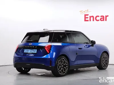2024 Mini Cooper SE Favoured, фото 2, лот 10185347