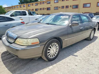 2004 LINCOLN TOWN CAR EXECUTIVE, фото 1, лот 10970228