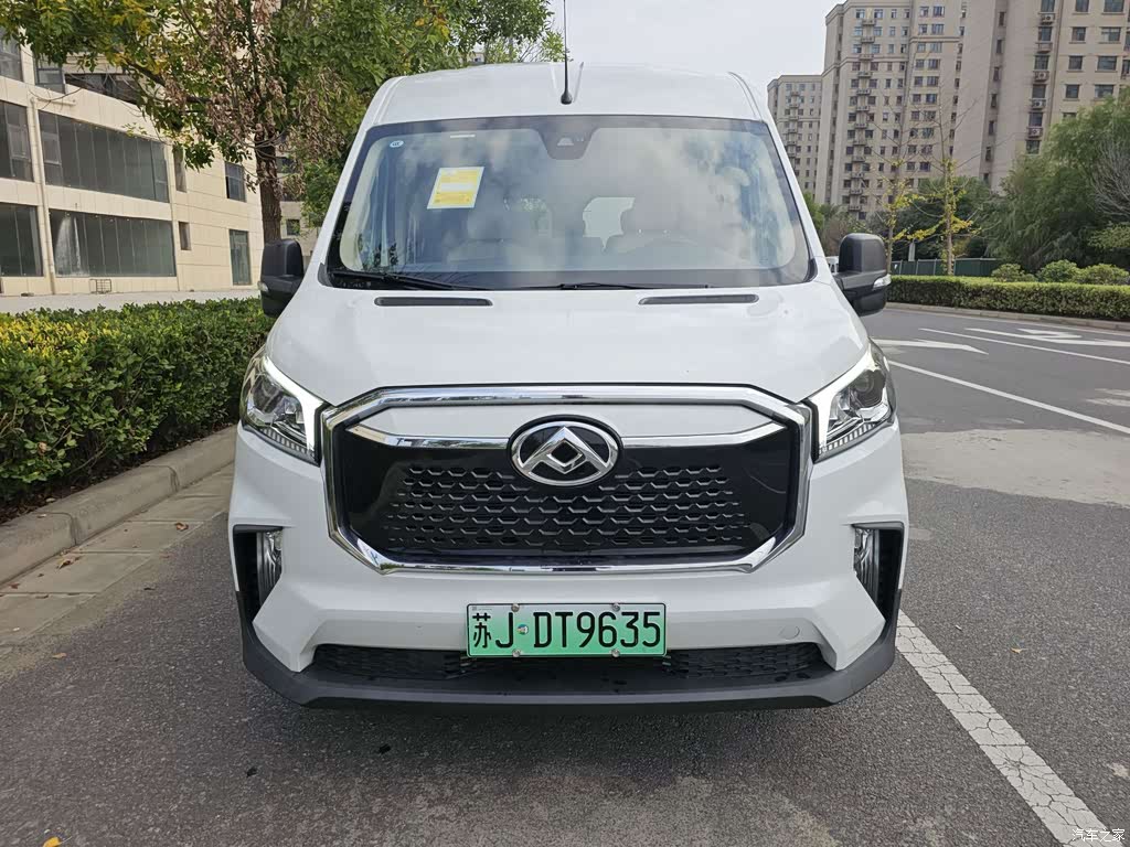 2022 SAIC Maxus New Tour EV90 BUS Standard Long Wheelbase High Roof 9-seater 88.55kWh, фото 2, лот 11218909