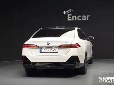 2024 BMW 5-Series 520i M Sport, фото 3, лот 10049415