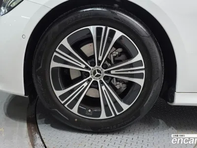 2025 Mercedes-Benz E-Class E200 Avantgarde, фото 4, лот 10060832