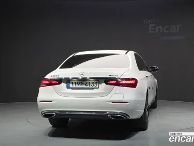 2021 Mercedes-Benz E-Class E300e 4MATIC Exclusive, фото 4, лот 10179713