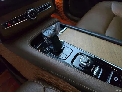 2021 Volvo XC90 B5 Smart Drive Luxury 5-seater, фото 4, лот 10363440