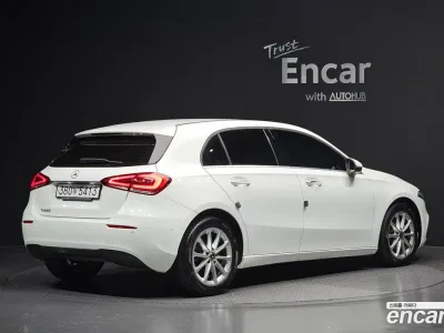 2020 Mercedes-Benz A-Class A220 Hatchback, фото 1, лот 10039783