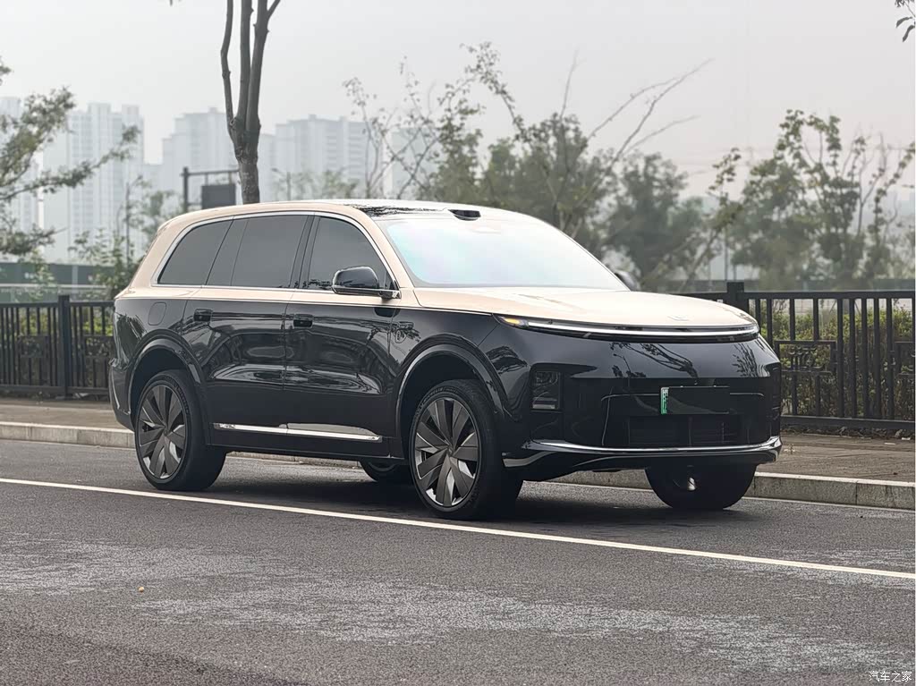 2026 Li Auto Li Xiang L9 Base Model, фото 3, лот 11204351