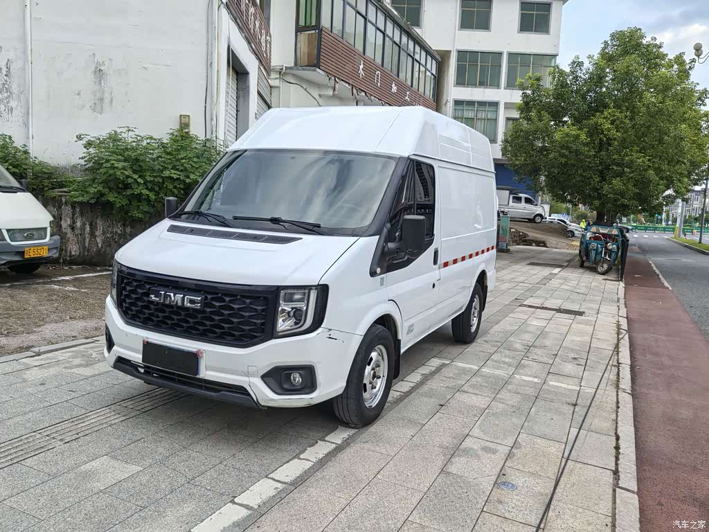 2022 Jiangling JMC Fushun 2.0T Manual Van Medium Wheelbase Medium-high Roof 3-seater, фото 1, лот 11165934