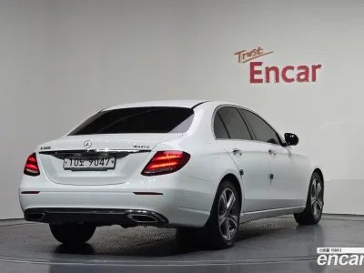 2018 Mercedes-Benz E-Class E300 4MATIC Avnatgarde, фото 2, лот 10165814