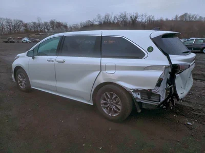 2025 TOYOTA SIENNA XLE, фото 2, лот 10493352