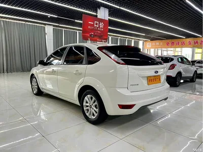 2013 Ford Focus Hatchback Classic 1.8L Automatic Base, фото 4, лот 10278662