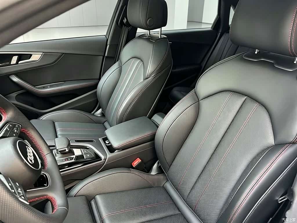 2025 Audi A4L 2 Million Celebration Edition 40 TFSI Luxury Dynamic, фото 4, лот 11224119