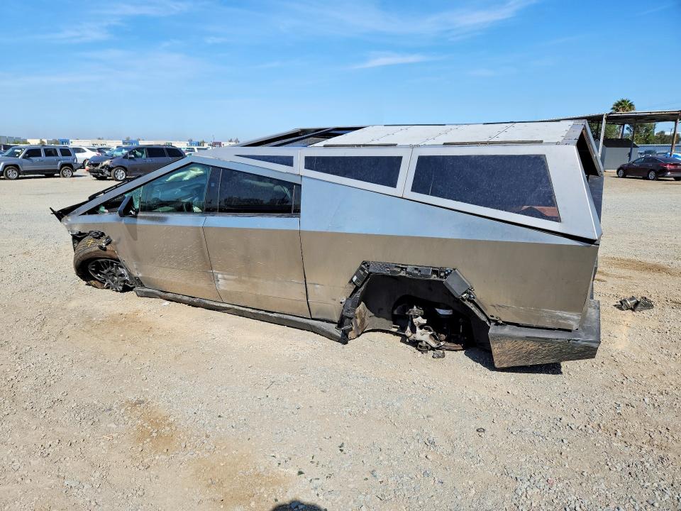 2026 TESLA CYBERTRUCK, фото 2, лот 10971261
