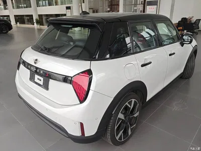 2025 MINI MINI Model 2.0T COOPER S Artist 5-Door, фото 2, лот 11358385