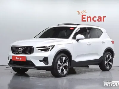 2025 Volvo XC40 B4 Ultra Bright, фото 1, лот 10122462