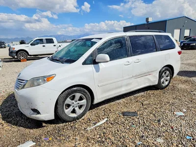 2015 TOYOTA SIENNA LE, фото 1, лот 10509401