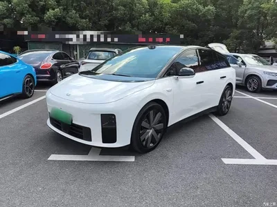2025 Li Auto i6 4WD Base Model, фото 2, лот 10447453